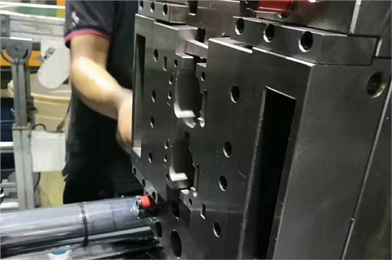 深圳藍(lán)牙耳機(jī)模具廠哪家行？博騰納13年專(zhuān)業(yè)對(duì)口您不了解一下？