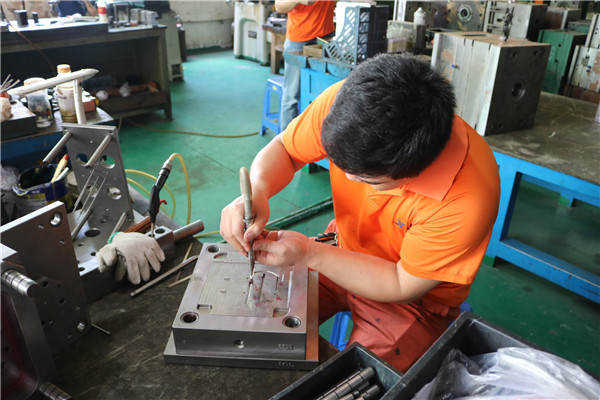博騰納塑膠模具加工廠：13年堅(jiān)持以質(zhì)取勝，打造品質(zhì)模具